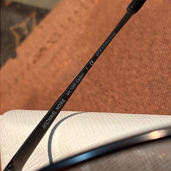 Michael Kors Authentic Preloved Monogram Logo Mirrored in Sunglasses Lenses - Picture 3 of 4